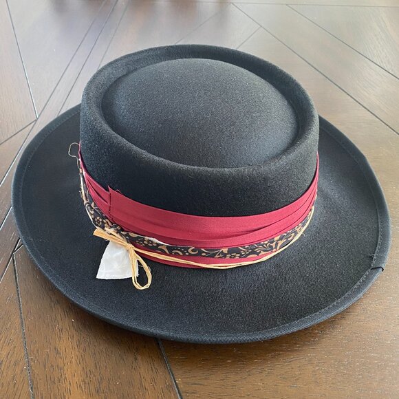 Great funky hat! - Picture 1 of 3